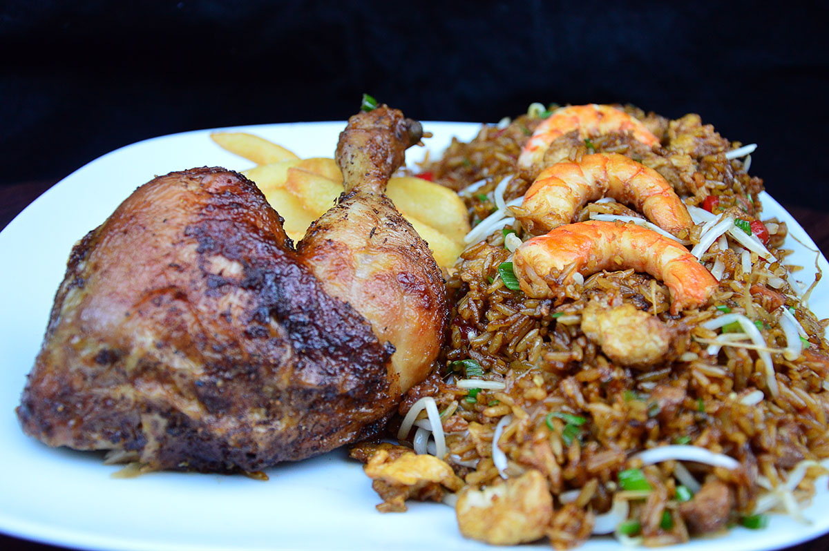 Arroz chino con pollo asado
