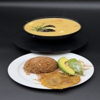 Cazuela de mariscos en leche de coco
