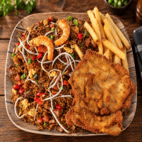 Arroz chino con chuleta Valluna